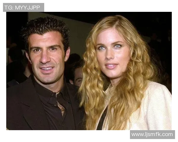 翘臀足球明星女友的时尚生活与运动魅力揭秘